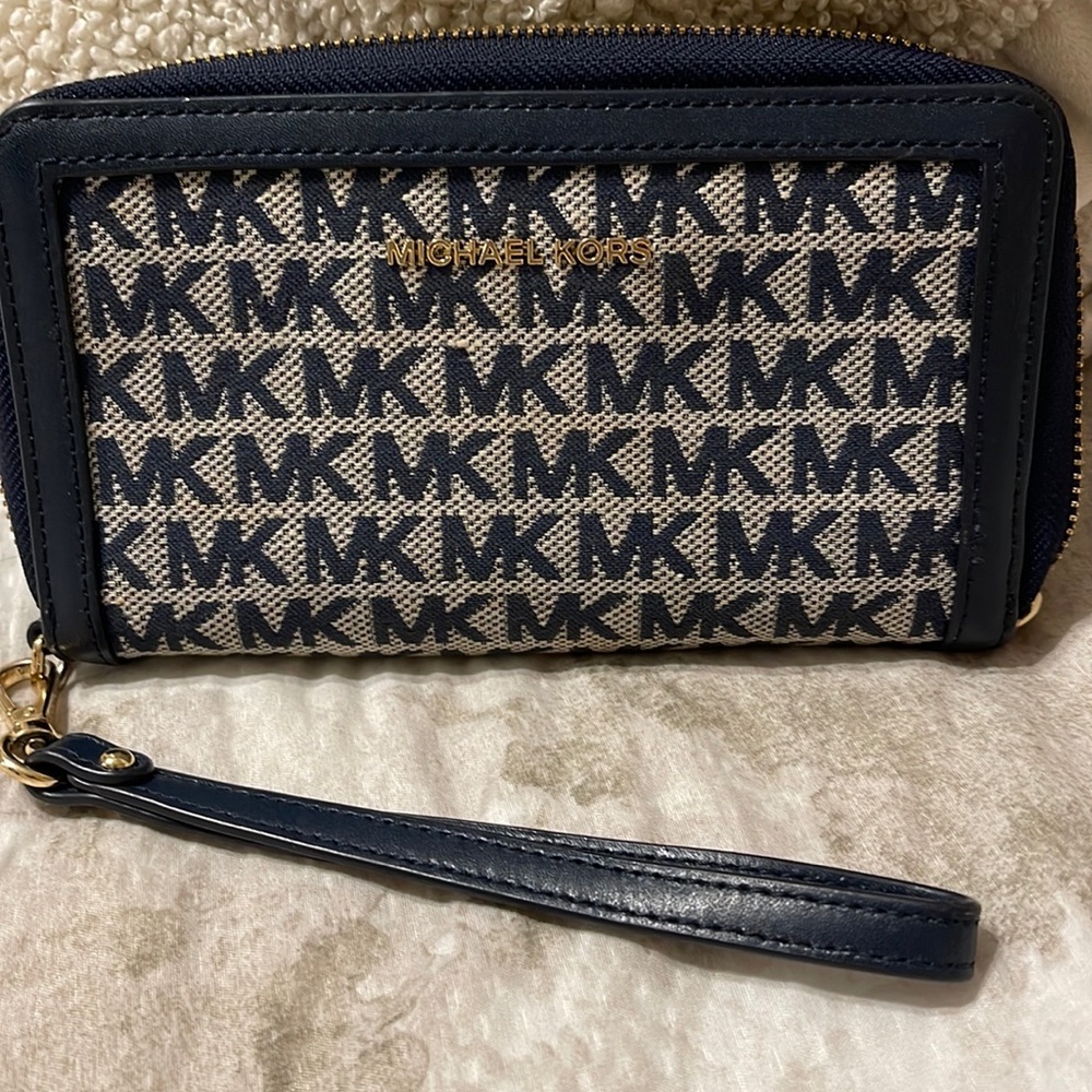 Michael Kors wristlet